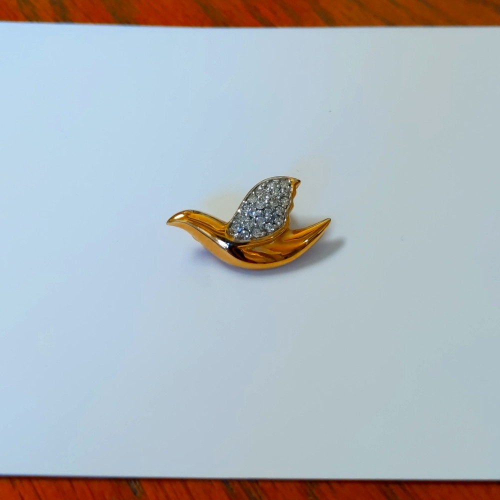 Fabulous signed Trifari brooch